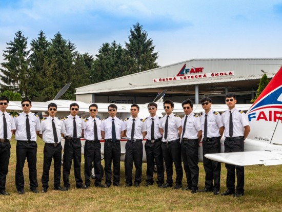 Slavnostní graduace první skupiny čínských studentů letecké školy