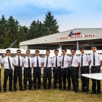 Slavnostní graduace první skupiny čínských studentů letecké školy